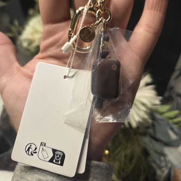 Lululemon Athletica Goodnight Plum/Gold Key Holder - Picture 4 of 4